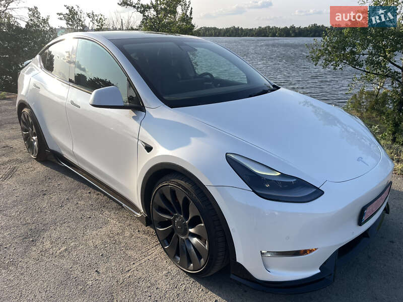 Внедорожник / Кроссовер Tesla Model Y 2021 в Днепре