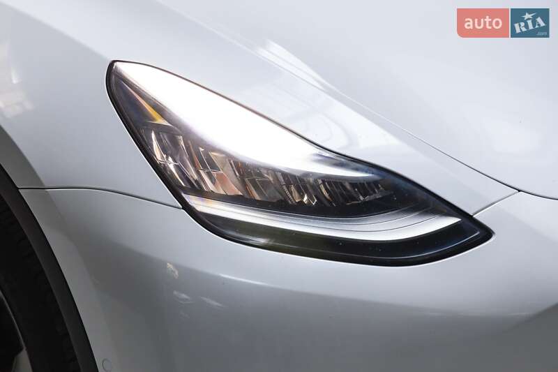 Позашляховик / Кросовер Tesla Model Y 2021 в Луцьку