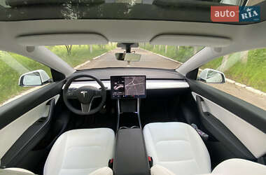 Позашляховик / Кросовер Tesla Model Y 2021 в 
