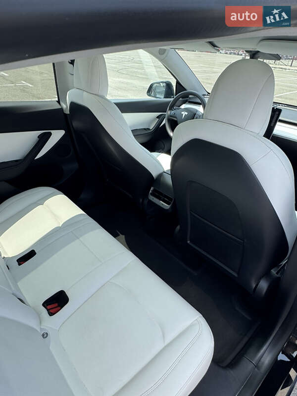 Внедорожник / Кроссовер Tesla Model Y 2021 в Киеве