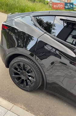 Внедорожник / Кроссовер Tesla Model Y 2021 в 