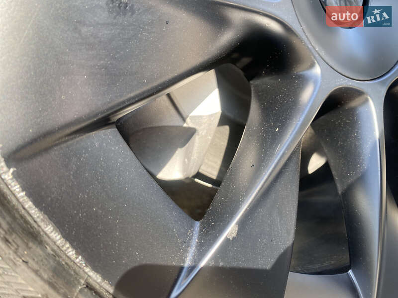 Внедорожник / Кроссовер Tesla Model Y 2024 в Ровно
