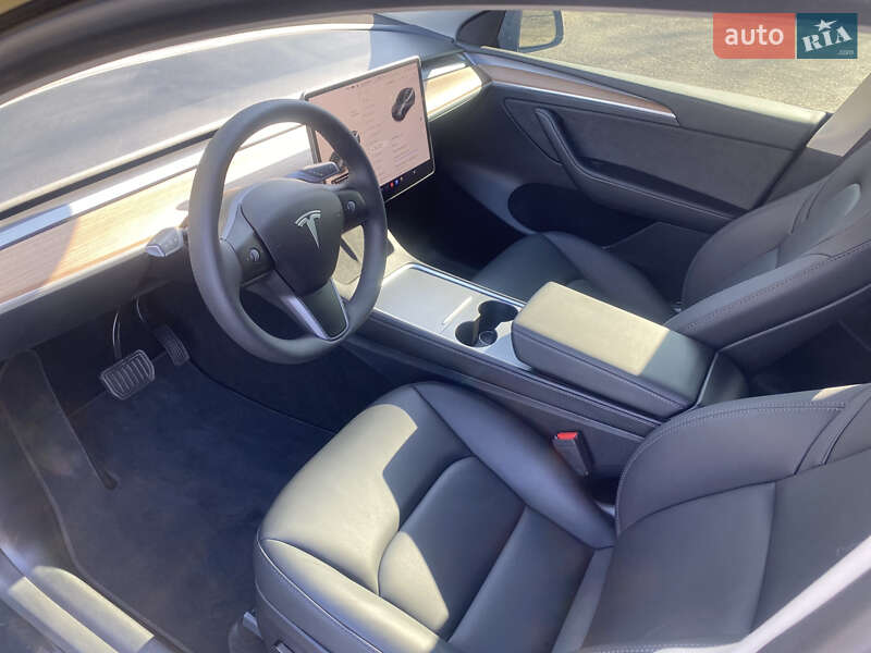 Внедорожник / Кроссовер Tesla Model Y 2024 в Ровно