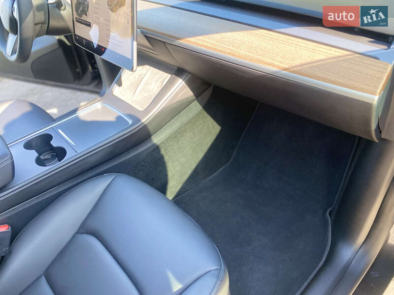 Внедорожник / Кроссовер Tesla Model Y 2024 в Ровно
