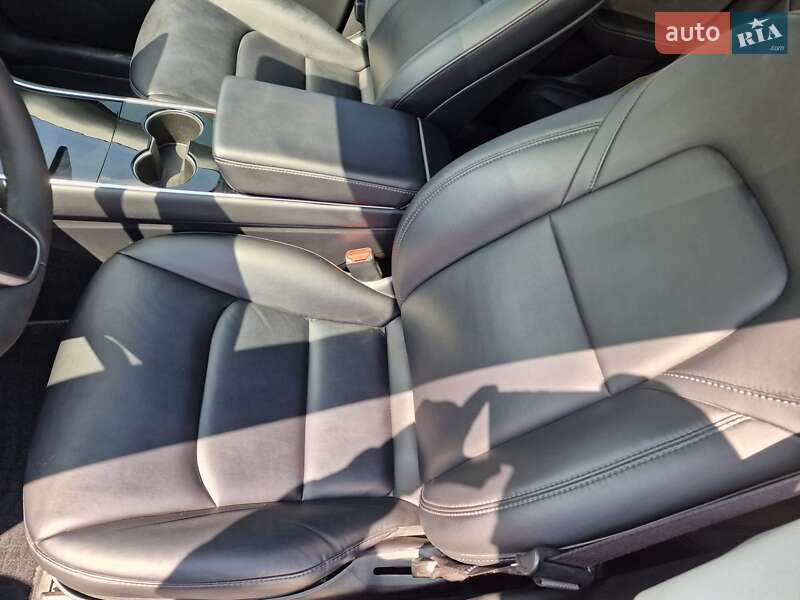 Внедорожник / Кроссовер Tesla Model Y 2020 в Львове