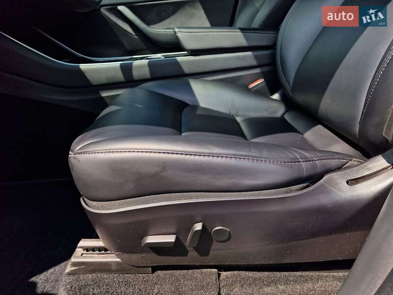 Внедорожник / Кроссовер Tesla Model Y 2020 в Львове