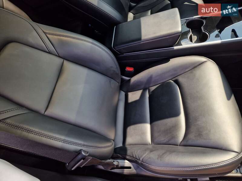 Внедорожник / Кроссовер Tesla Model Y 2020 в Львове