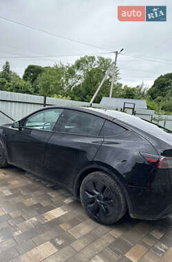 Позашляховик / Кросовер Tesla Model Y 2024 в 