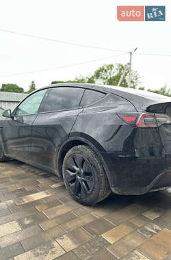 Позашляховик / Кросовер Tesla Model Y 2024 в 