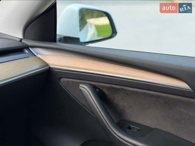 Внедорожник / Кроссовер Tesla Model Y 2023 в Луцке