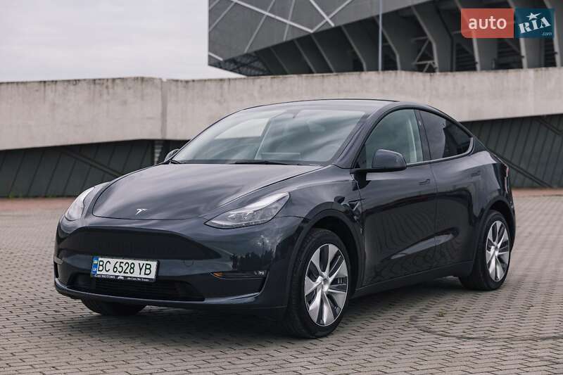 Tesla Model Y 2024