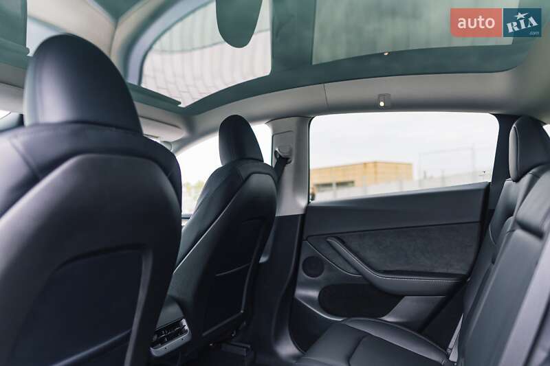 Внедорожник / Кроссовер Tesla Model Y 2024 в Львове