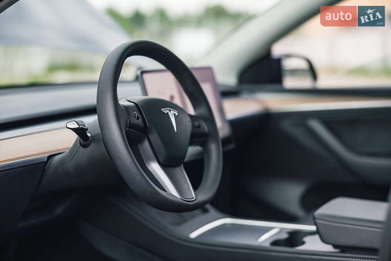 Внедорожник / Кроссовер Tesla Model Y 2024 в Львове