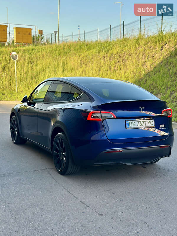 Внедорожник / Кроссовер Tesla Model Y 2023 в Ровно
