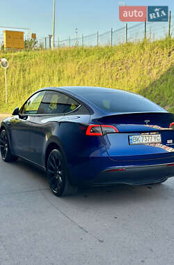 Внедорожник / Кроссовер Tesla Model Y 2023 в 
