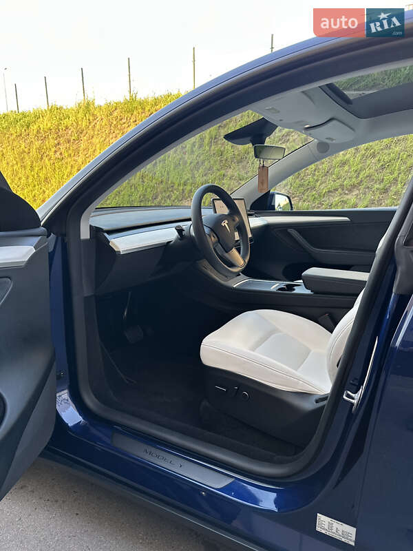 Внедорожник / Кроссовер Tesla Model Y 2023 в Ровно