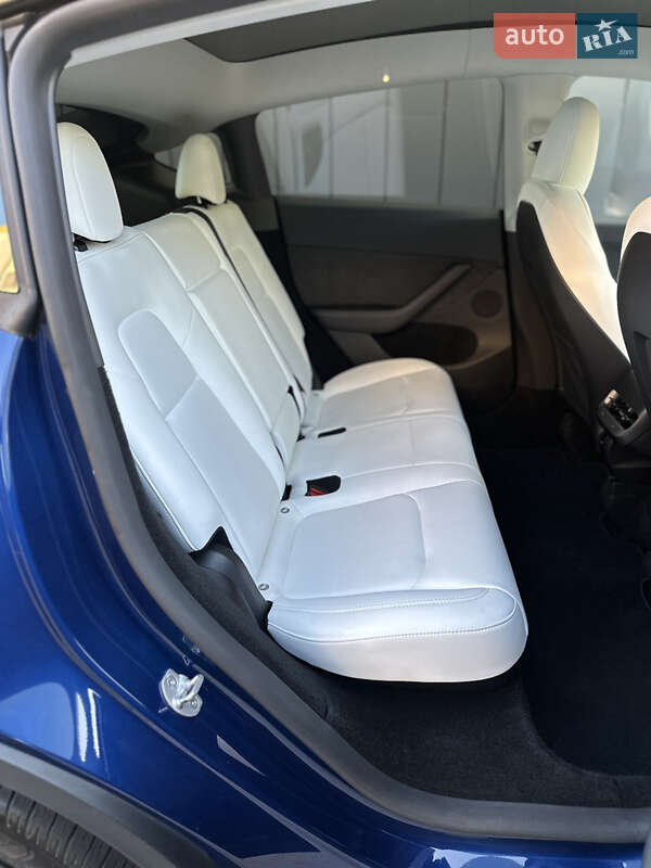 Внедорожник / Кроссовер Tesla Model Y 2023 в Ровно