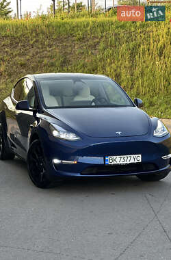 Внедорожник / Кроссовер Tesla Model Y 2023 в Ровно