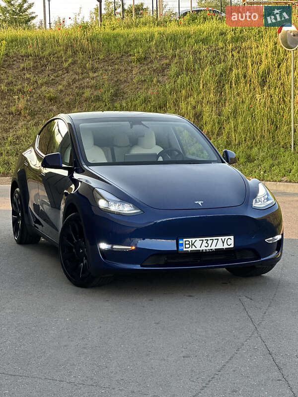 Tesla Model Y 2023