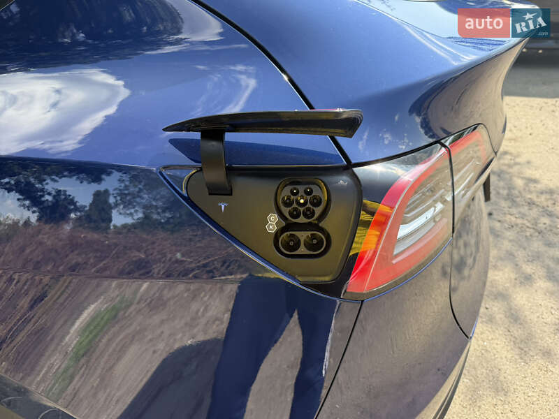Внедорожник / Кроссовер Tesla Model Y 2023 в Киеве
