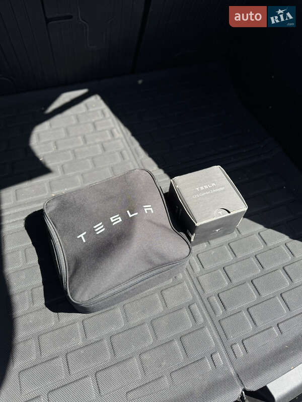 Внедорожник / Кроссовер Tesla Model Y 2021 в Киеве