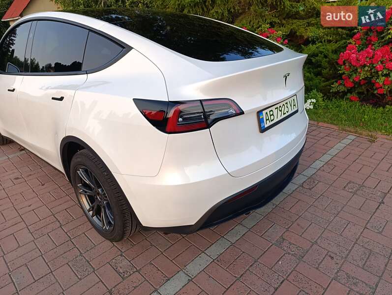 Позашляховик / Кросовер Tesla Model Y 2024 в Києві