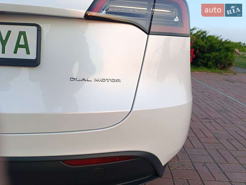 Позашляховик / Кросовер Tesla Model Y 2024 в Києві