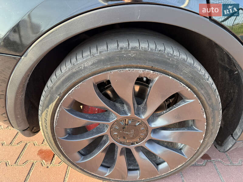 Внедорожник / Кроссовер Tesla Model Y 2021 в Ровно