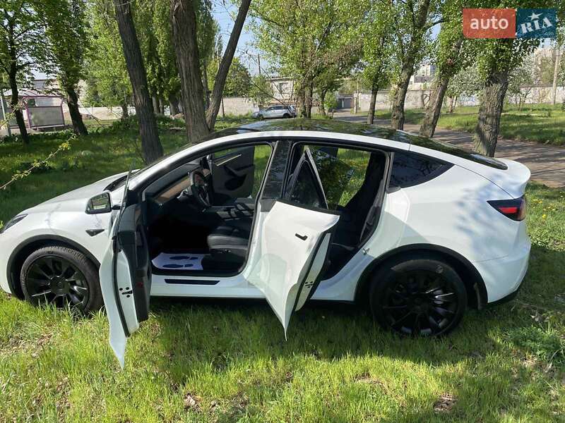 Внедорожник / Кроссовер Tesla Model Y 2023 в Киеве