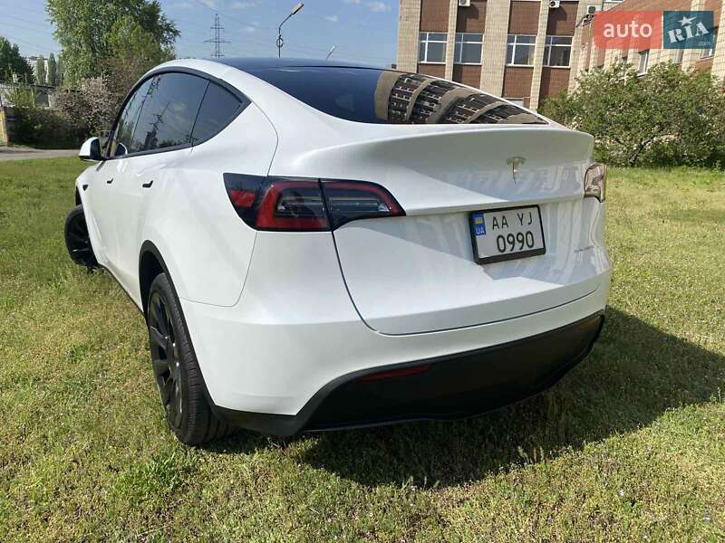 Внедорожник / Кроссовер Tesla Model Y 2023 в Киеве