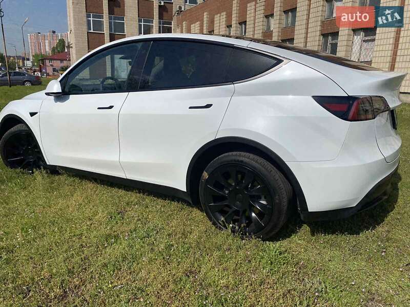 Внедорожник / Кроссовер Tesla Model Y 2023 в Киеве