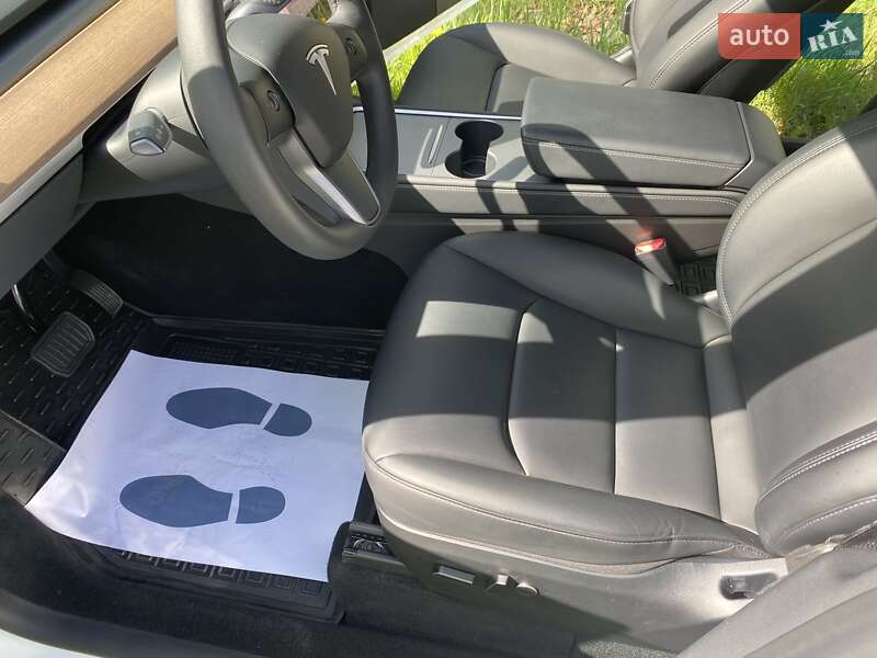 Внедорожник / Кроссовер Tesla Model Y 2023 в Киеве