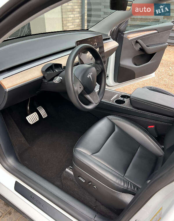 Внедорожник / Кроссовер Tesla Model Y 2022 в Черновцах
