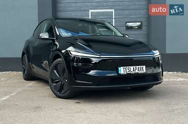 Tesla Model Y 2025