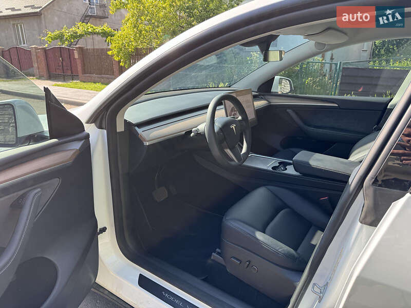 Внедорожник / Кроссовер Tesla Model Y 2024 в Ровно