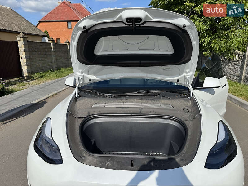Внедорожник / Кроссовер Tesla Model Y 2024 в Ровно