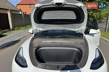 Внедорожник / Кроссовер Tesla Model Y 2024 в 