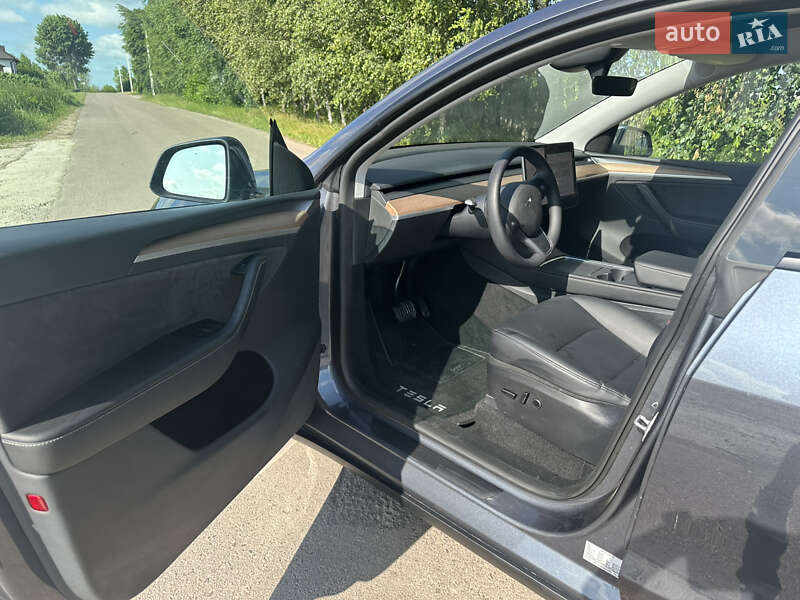 Внедорожник / Кроссовер Tesla Model Y 2023 в Ровно