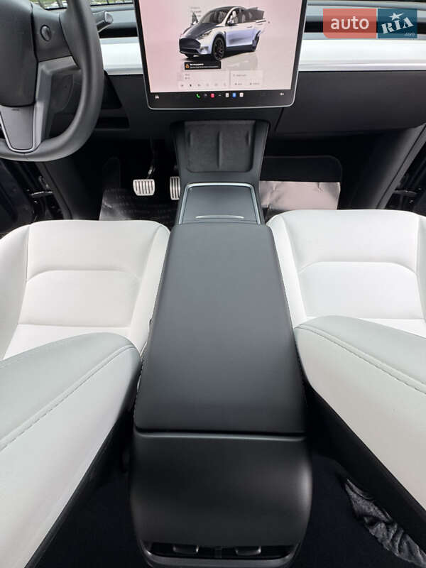 Внедорожник / Кроссовер Tesla Model Y 2024 в Киеве