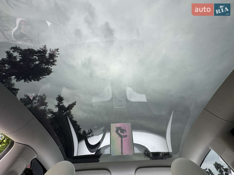 Внедорожник / Кроссовер Tesla Model Y 2024 в Киеве