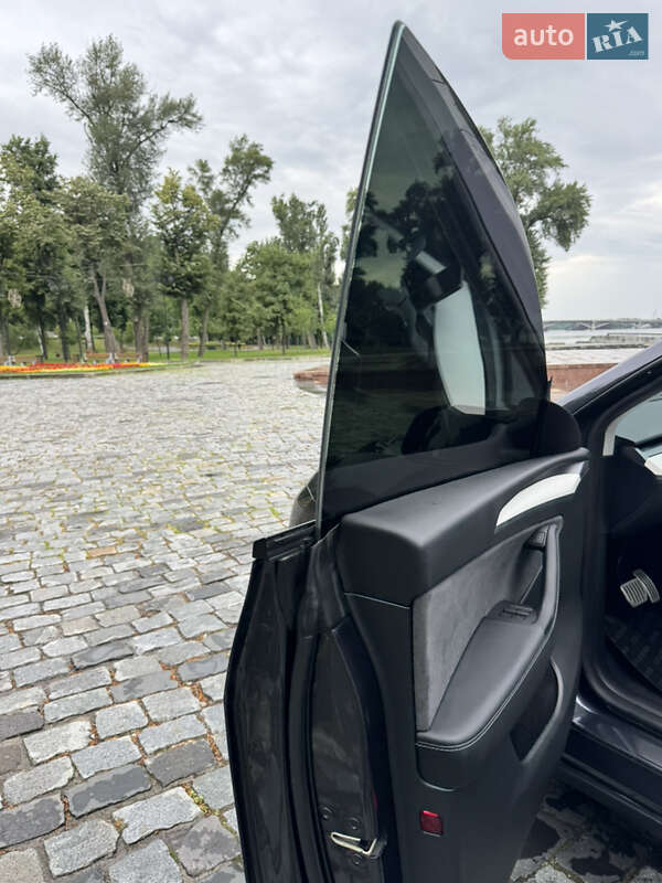 Внедорожник / Кроссовер Tesla Model Y 2024 в Киеве