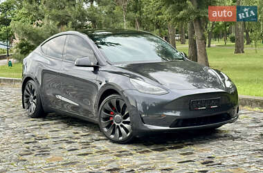Tesla Model Y 2024