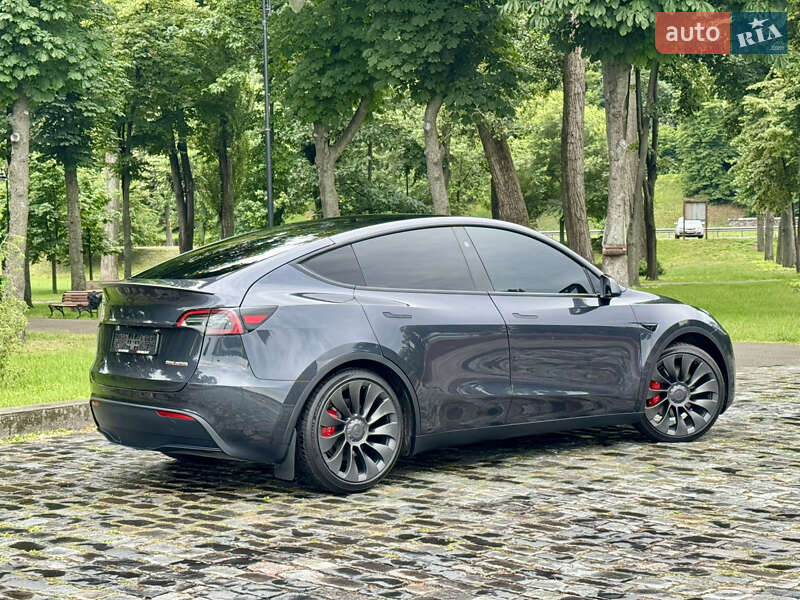 Внедорожник / Кроссовер Tesla Model Y 2024 в Киеве