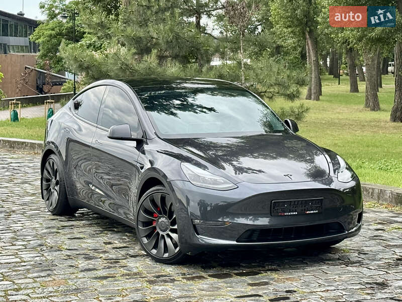 Внедорожник / Кроссовер Tesla Model Y 2024 в Киеве