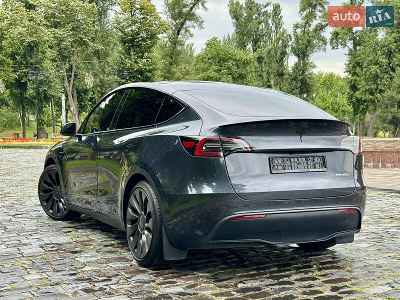 Внедорожник / Кроссовер Tesla Model Y 2024 в Киеве