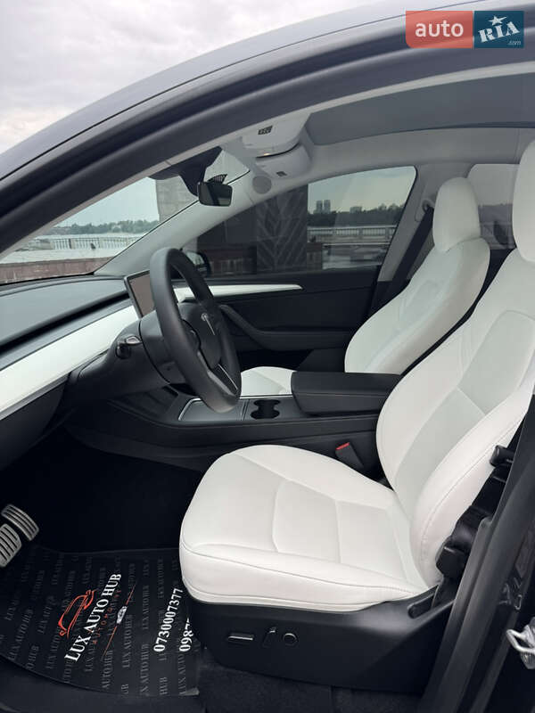 Внедорожник / Кроссовер Tesla Model Y 2024 в Киеве