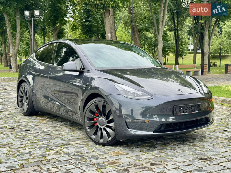 Внедорожник / Кроссовер Tesla Model Y 2024 в Киеве