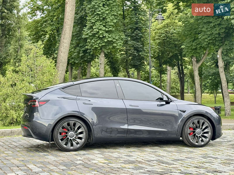 Внедорожник / Кроссовер Tesla Model Y 2024 в Киеве