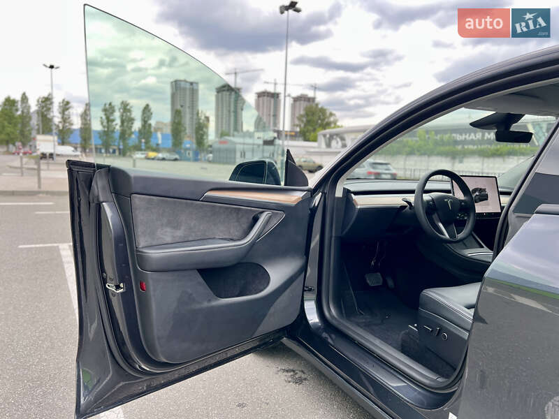 Внедорожник / Кроссовер Tesla Model Y 2024 в Киеве