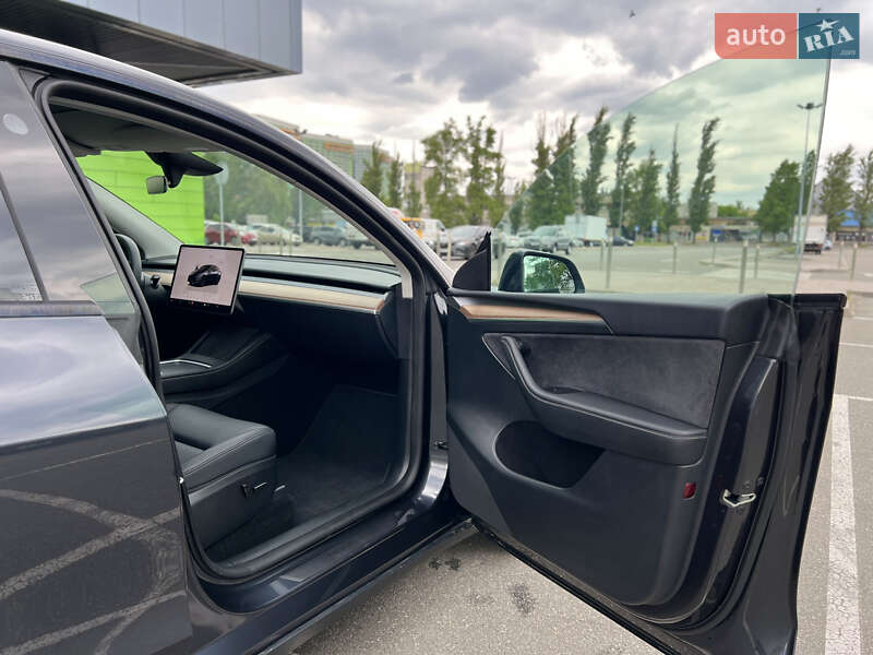 Внедорожник / Кроссовер Tesla Model Y 2024 в Киеве